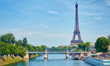 Pose de panneaux d'interdiction de stationner à Paris